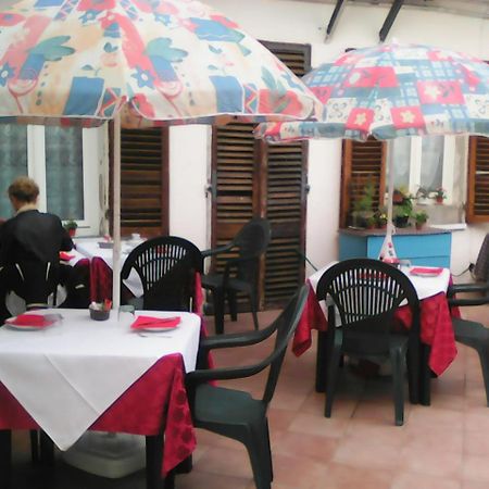 9 Vini Bed & Breakfast Alba  Dış mekan fotoğraf